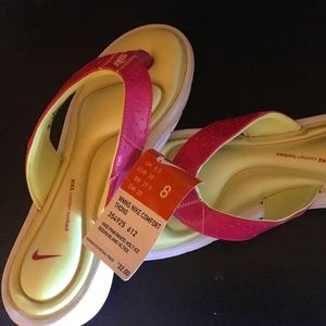 Nike size 8 sport flip flops